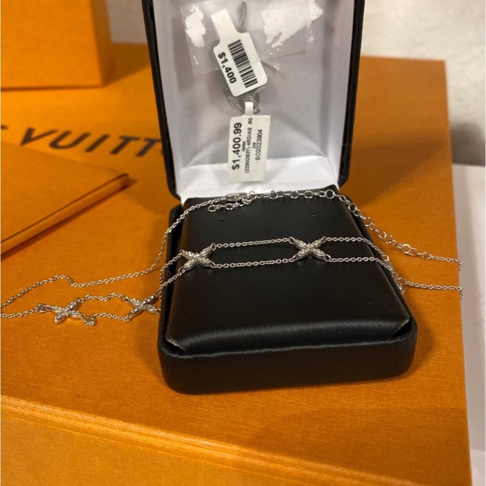 Diamond necklace